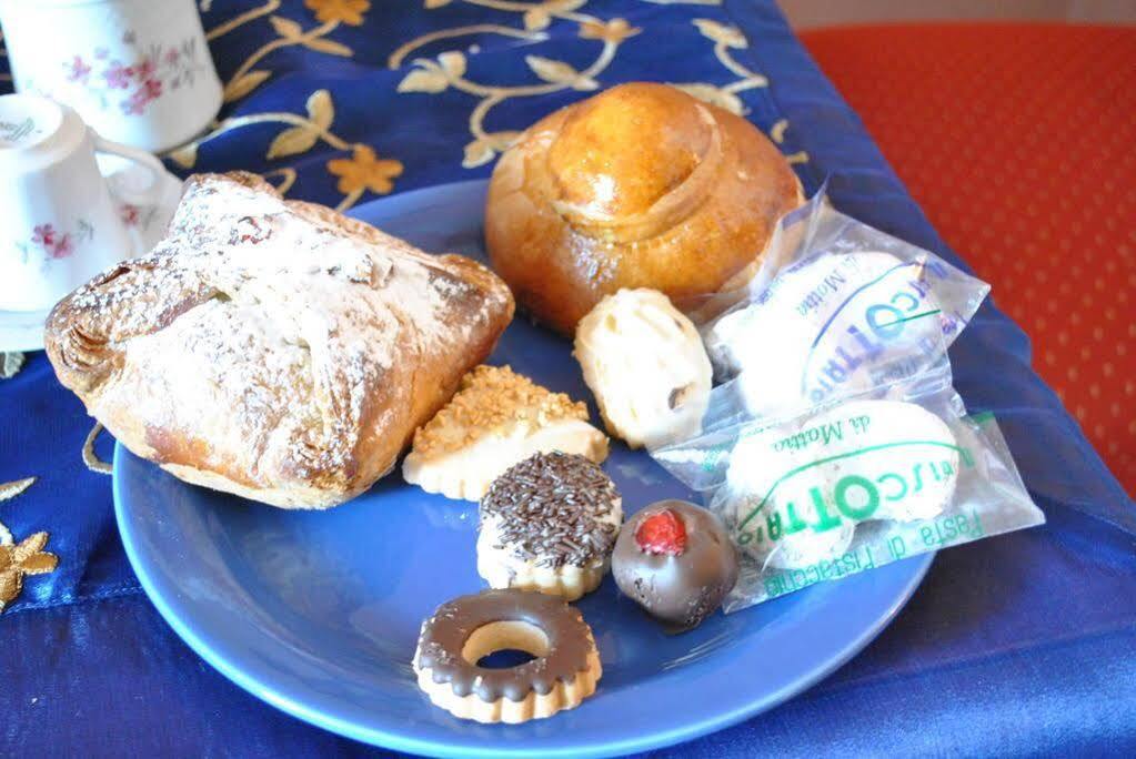 Bed and Breakfast A Casa Di Laura Катанія Екстер'єр фото